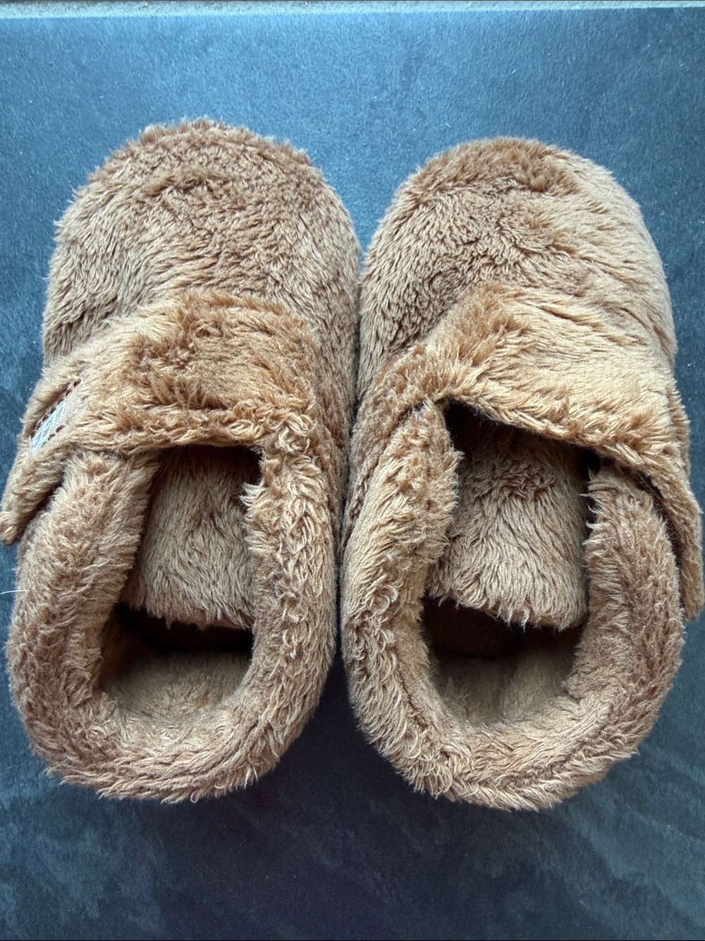 UGG infant chestnut size 2/3 (6-12 mo) plush brown Slip-On Slippers